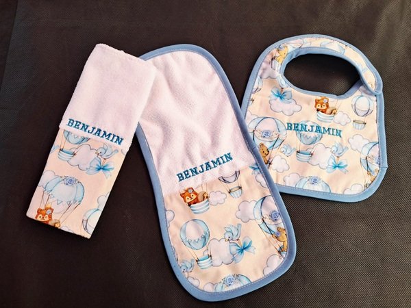 Set Benjamín con babita, babero y bolsita estampados con globos